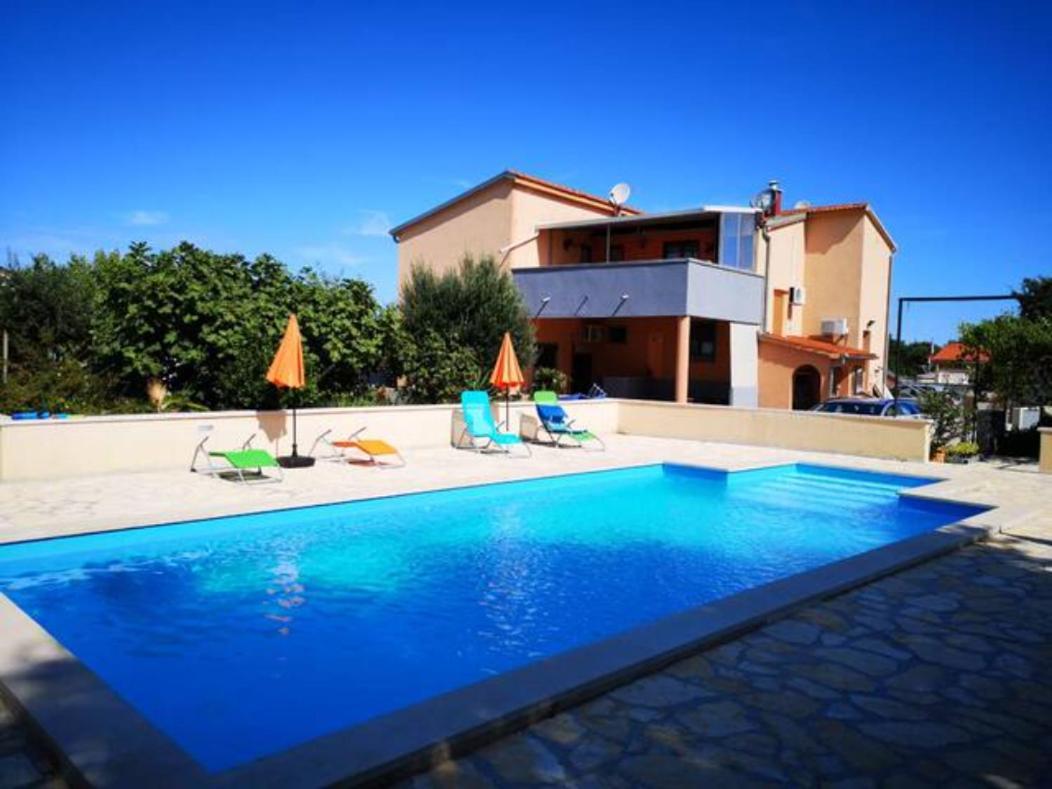 Sunny Apartment With Pool Šišan Buitenkant foto