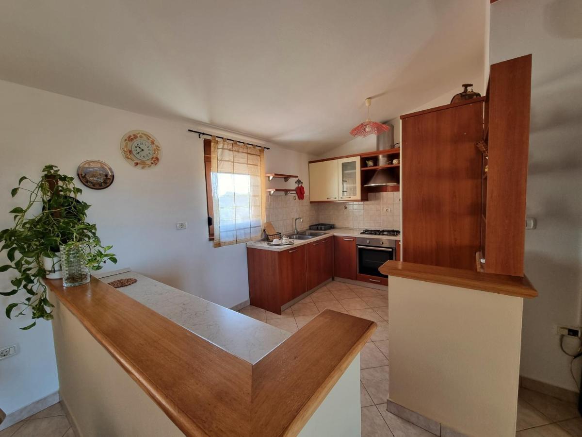 Sunny Apartment With Pool Šišan Buitenkant foto